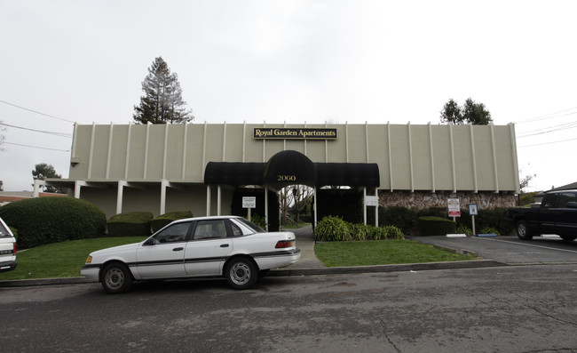 Royal Gardens Apartments in Napa, CA - Foto de edificio - Building Photo