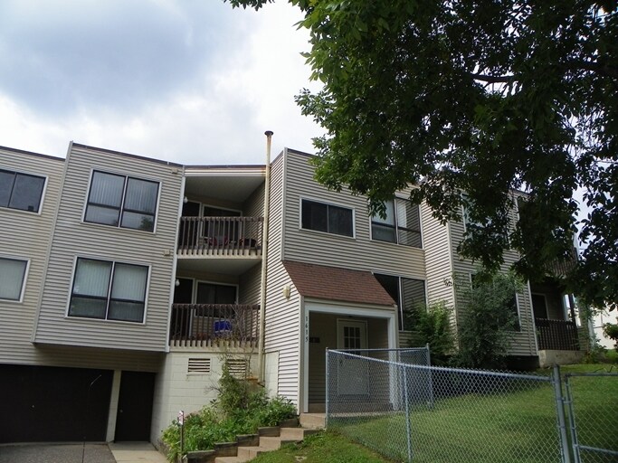 1604-1615 Sloan St in St. Paul, MN - Foto de edificio