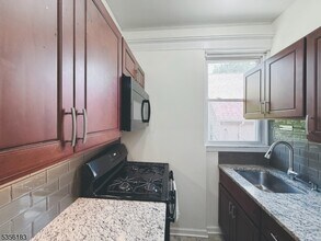 93 Bay St in Montclair, NJ - Building Photo - Building Photo