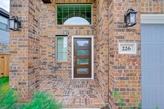 226 Crest Edge St in Montgomery, TX - Building Photo - Building Photo