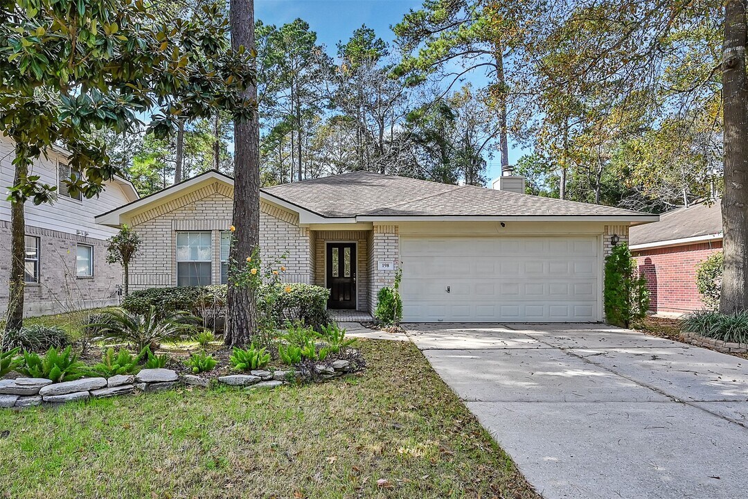 198 W Misty Dawn Dr in Conroe, TX - Building Photo