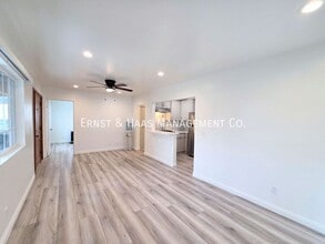 1084 Walnut Ave in Long Beach, CA - Building Photo - Building Photo