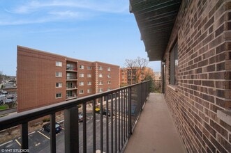 960 S River Rd in Des Plaines, IL - Building Photo - Building Photo