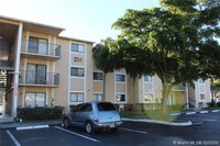 250 Palm Cir W, Unit 105 photo'