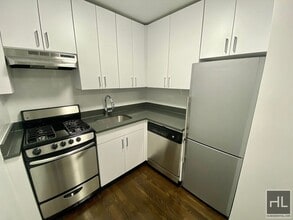 E 16 ST in New York, NY - Building Photo - Building Photo