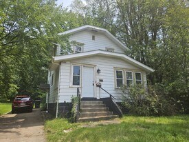 669 Inman St in Akron, OH - Building Photo