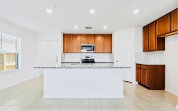 8123 Leisure Pt Dr in Cypress, TX - Building Photo - Building Photo