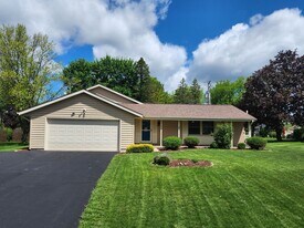 21810 Locksley Ln in Brookfield, WI - Building Photo
