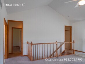23509 W 73rd Terrace in Shawnee, KS - Foto de edificio - Building Photo