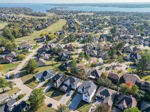 75 Wick Willow Rd in Montgomery, TX - Foto de edificio - Building Photo