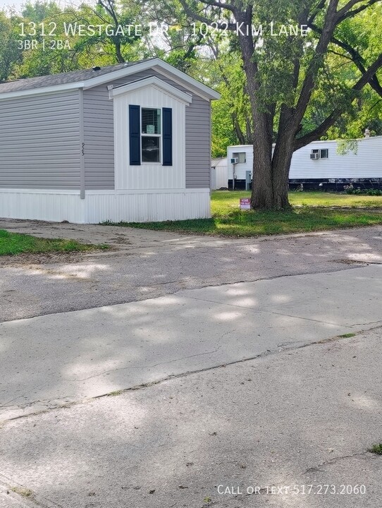1312 Westgate Dr in Vermillion, SD - Building Photo