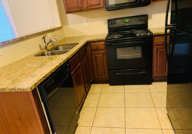 3217 McAfee Rd in Decatur, GA - Foto de edificio - Building Photo