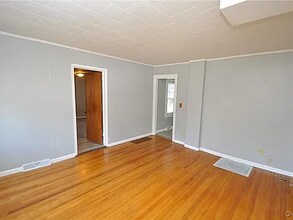 122 Beechwood Ave in Liverpool, NY - Building Photo - Building Photo