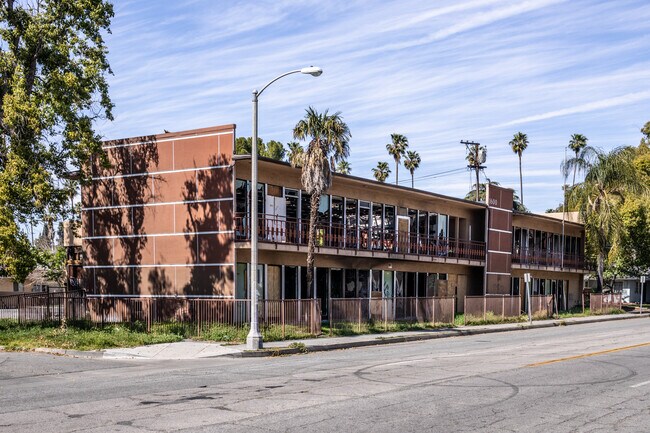 1600 N Arrowhead Ave in San Bernardino, CA - Building Photo - Building Photo