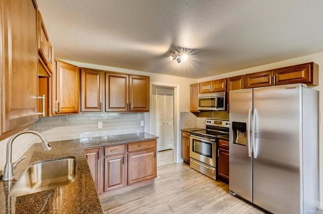2201 S Holly St, Unit 1 in Denver, CO - Building Photo