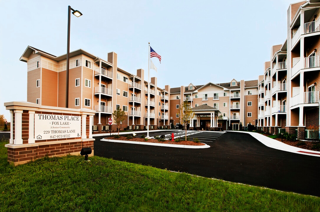 Thomas Place Fox Lake in Fox Lake, IL - Building Photo