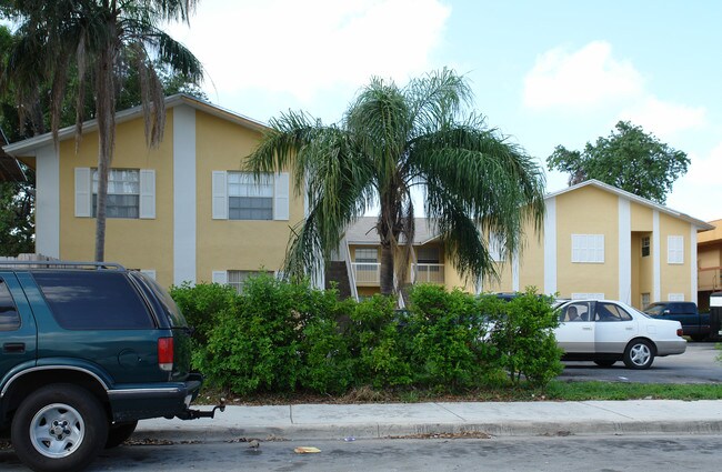 2750 SW 10th Ter in Miami, FL - Foto de edificio - Building Photo