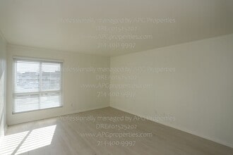 5585 E Pacific Coast Hwy in Long Beach, CA - Foto de edificio - Building Photo