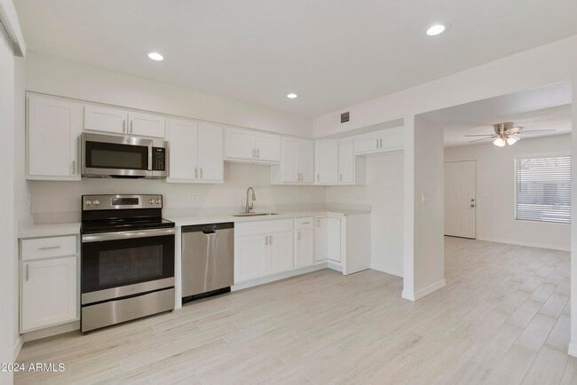 3316 E Helena Dr in Phoenix, AZ - Building Photo - Building Photo