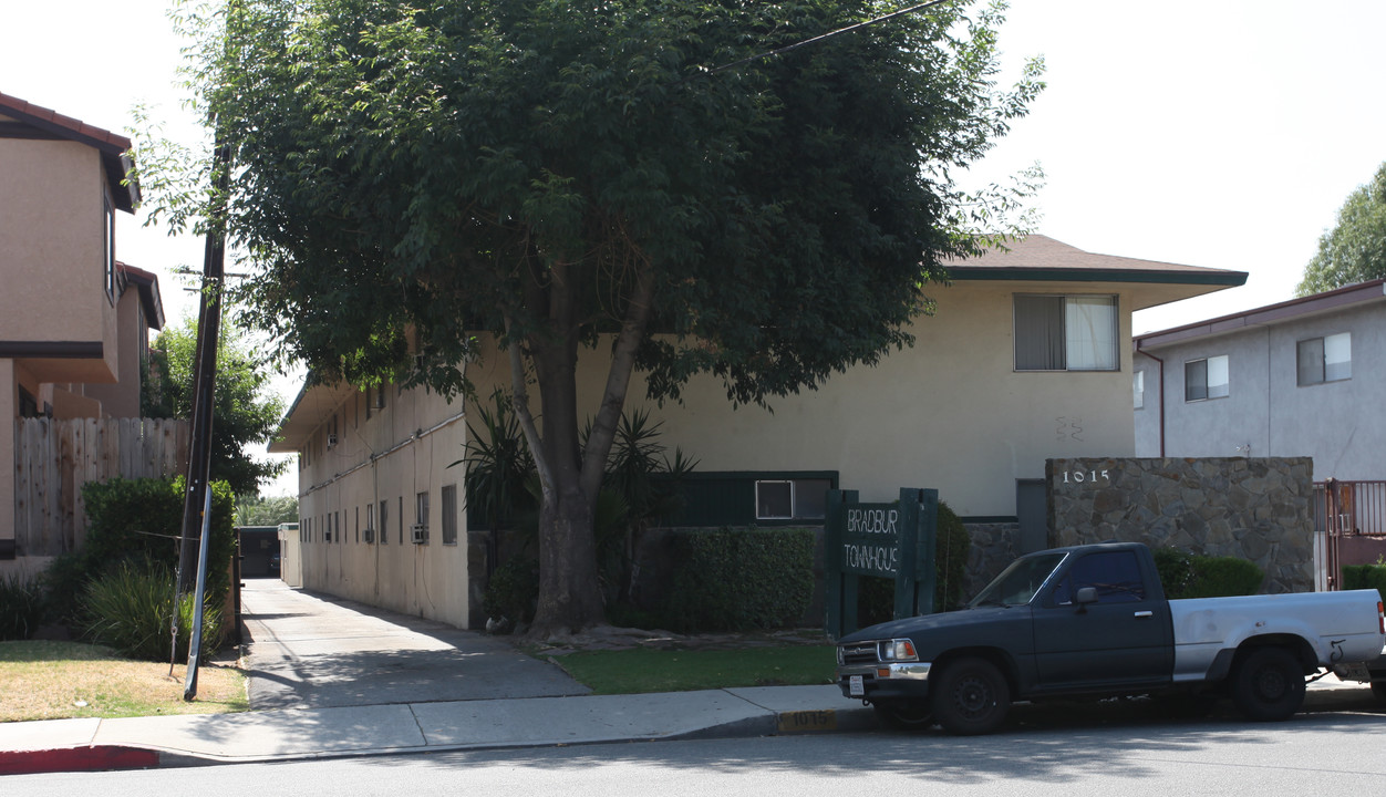 Bradbury Townhouse in Duarte, CA - Foto de edificio