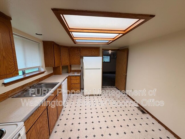 9017 Wildwood Ave SW in Tacoma, WA - Building Photo - Building Photo