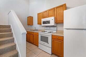 720 Pritchett Ln in Seven Points, TX - Foto de edificio - Building Photo