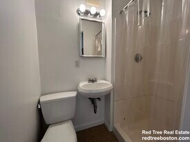1061 Beacon St, Unit 6 in Brookline, MA - Building Photo