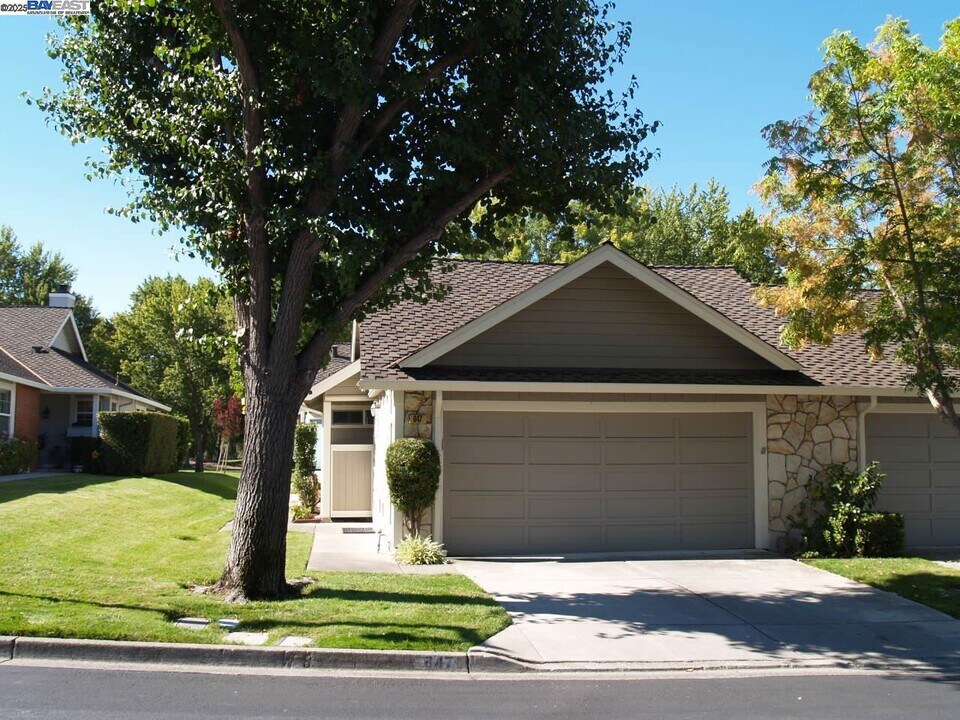 647 Doral Dr in Danville, CA - Building Photo