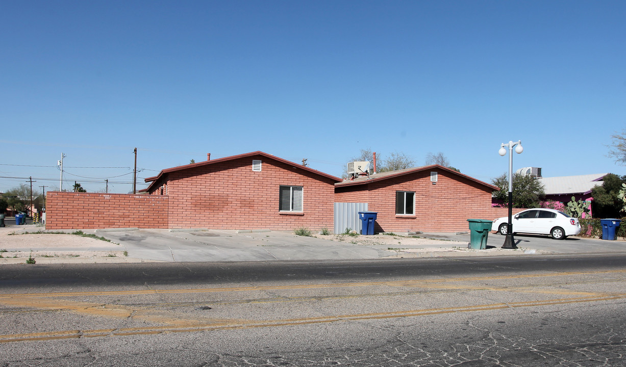 1045 S Herbert Ave in Tucson, AZ - Building Photo