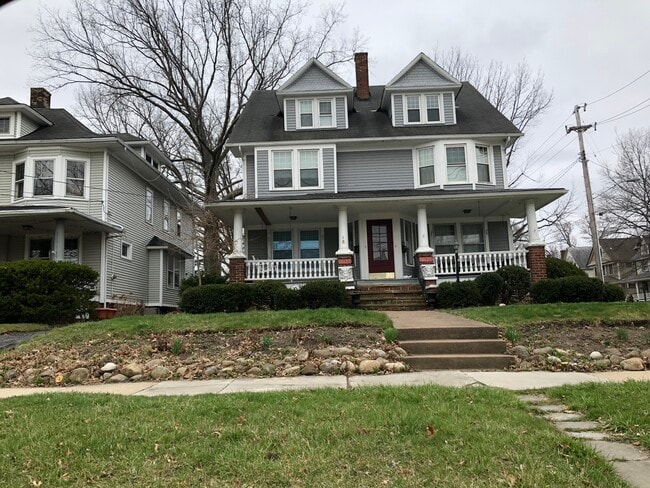 property at 14623 Clifton Blvd