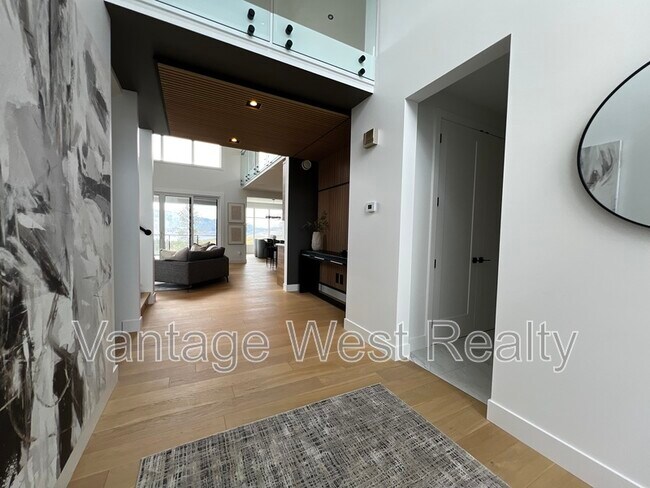 2507 Pinnacle Rdg Dr in West Kelowna, BC - Building Photo - Building Photo