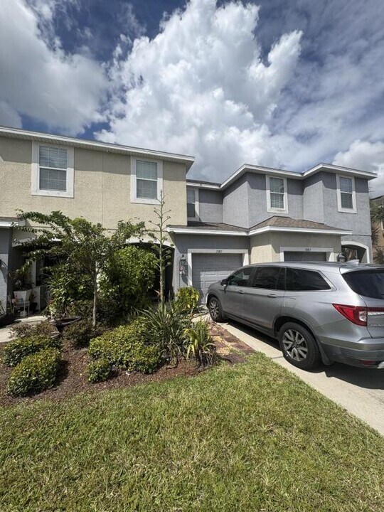 7085 Woodchase Glen Dr in Riverview, FL - Building Photo