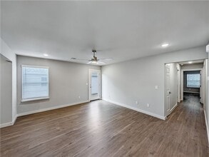 6305 NW Kathleen St in Bentonville, AR - Building Photo - Building Photo