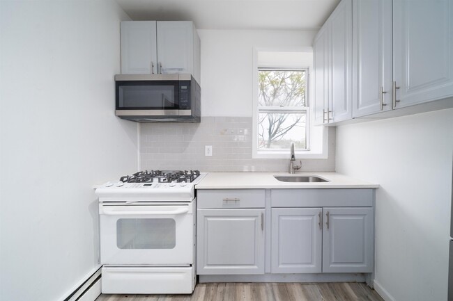 310 Paterson Plank Rd in Union City, NJ - Building Photo - Building Photo