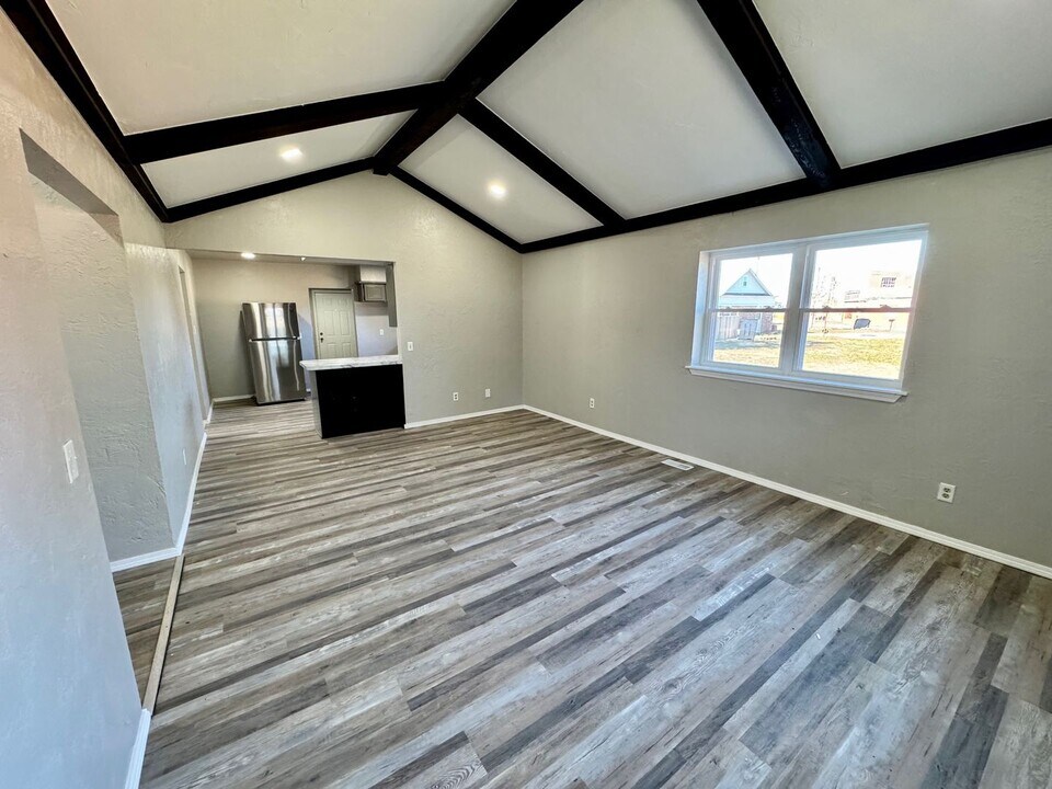 803 N Bickford Ave in El Reno, OK - Building Photo