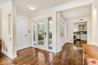 9549 Dalegrove Dr in Beverly Hills, CA - Building Photo - Building Photo