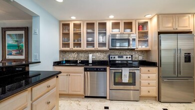 450 Gulf of Mexico Dr in Longboat Key, FL - Building Photo - Building Photo