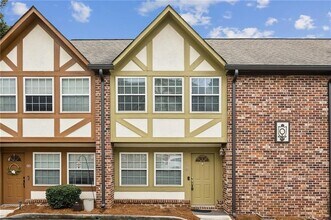 2825 Ne Expressway Unit O2 in Atlanta, GA - Foto de edificio - Building Photo