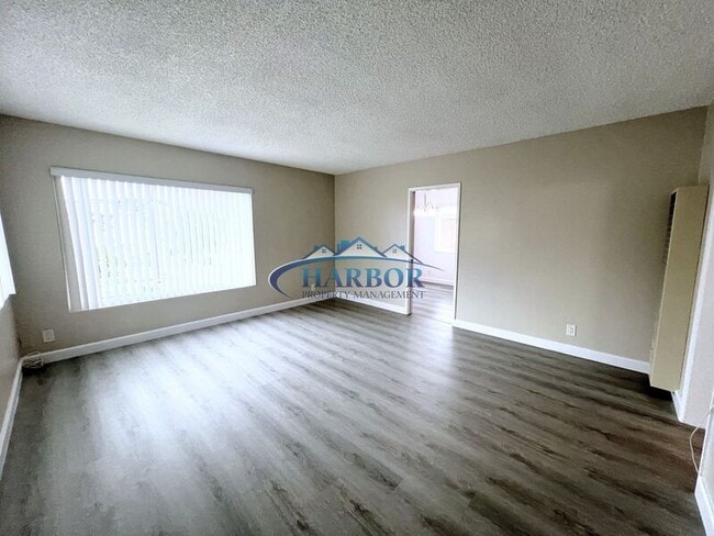 1025 W 25th St in Los Angeles, CA - Building Photo - Building Photo