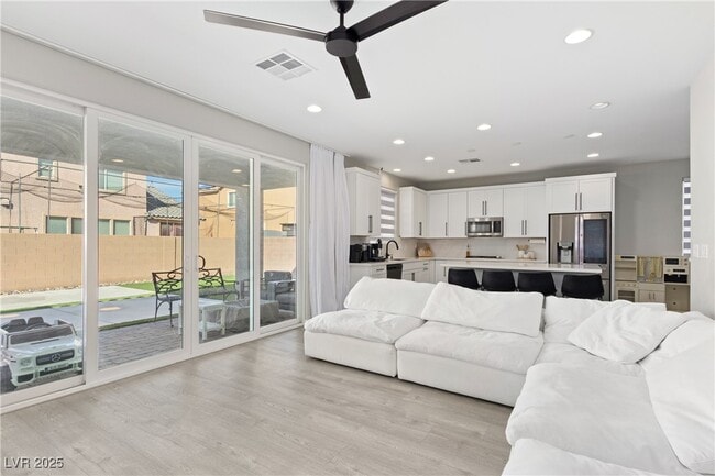 6243 Pacific Sky St in North Las Vegas, NV - Building Photo - Building Photo