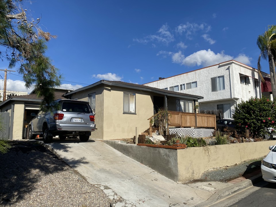 5520 Riley St in San Diego, CA - Building Photo