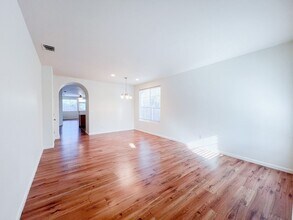 9704 Marianna Way in Elk Grove, CA - Building Photo - Building Photo