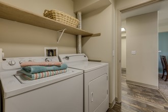 Camelot Apartment Homes in Everett, WA - Building Photo - Building Photo