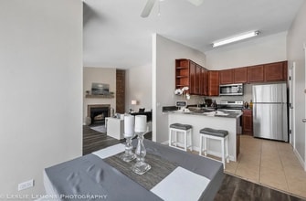 6018 ELake Dr, Unit Unit 3D in Lisle, IL - Building Photo - Building Photo