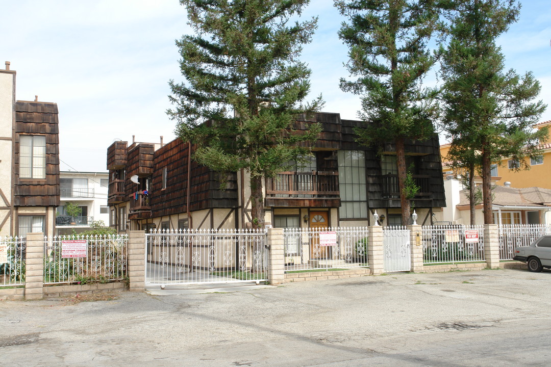 14551 Margate St in Van Nuys, CA - Building Photo