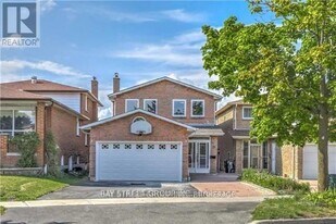24 Silbury Dr in Toronto, ON - Building Photo