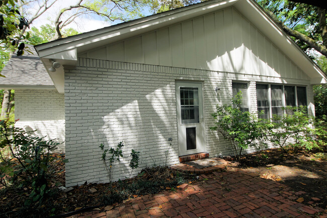 596 L'Ombre Ct NE in Fort Walton Beach, FL - Building Photo - Building Photo