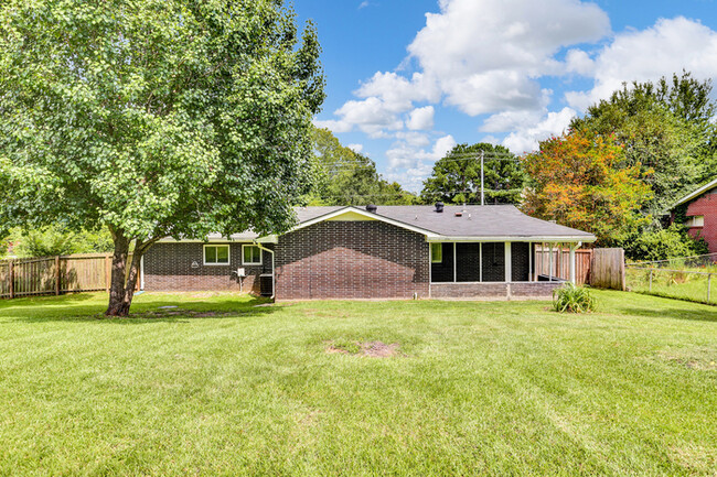 202 Overby St in Brandon, MS - Foto de edificio - Building Photo