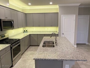 3166 McKenna Dawn Ave in Henderson, NV - Foto de edificio - Building Photo