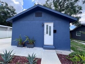 118 W Sligh Ave in Tampa, FL - Building Photo